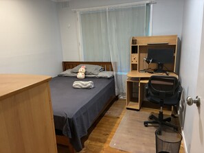 Room - New Gem in Deer park- 3 bedroom and 2-bathroom family sized home (Deer)