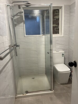 Dutxa, tovalloles, sabó i paper higiènic 