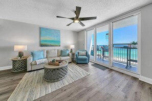 Smart TV - NEW! 8th Flr Beachfront at Pelican, Stunning Ocean Views, 3 Pools, Beach Chairs (Destin)