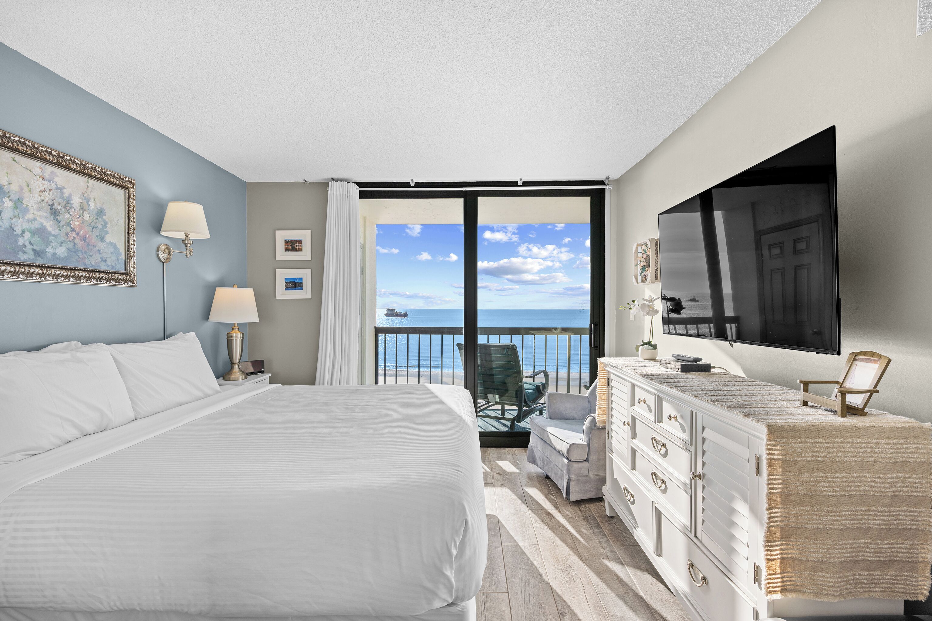 3 bedrooms, iron/ironing board, travel cot, free WiFi