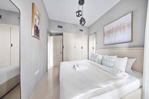 House - Stayshort - 1 Bedroom in Business Bay Sleeps 2 With City View (Dubai)