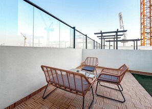 Studio - Stayshort - Minimalist Studio Apartment in JVT Sleeps 2 (Dubai)