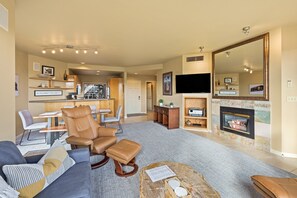TV, fireplace - Ground Floor Condo in Bend, OR 1 Bd 1Ba (Bend)