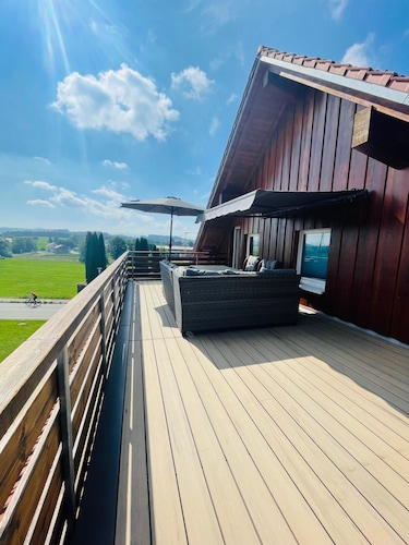 Ferienwohnung Allgäunest mit Bergblick, privater Terrasse und WLAN