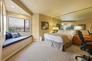 Free WiFi, bed sheets - River Ridge 323B - Tiny Escape in the Best Spot! (Bend)