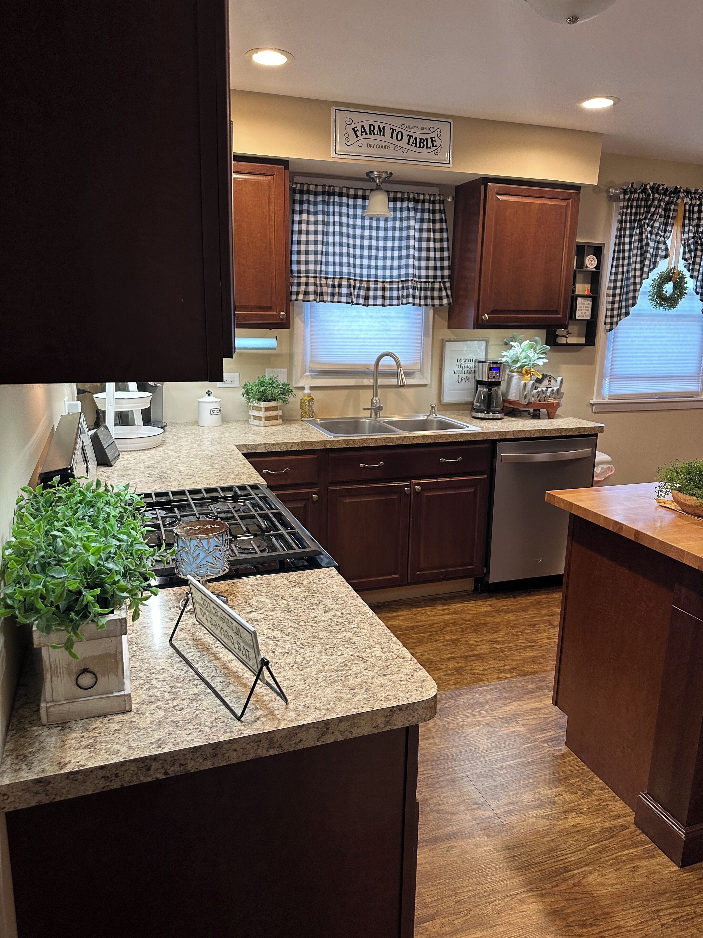 Microondas, horno, parrilla de estufa y lavavajillas 