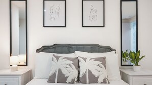 Unclassified image, 2 of 13, button - Shirland Road Flat (London)