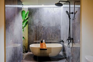 Shower, hair dryer, bidet, towels - Lux Villa With Outdoor Pool & Garden (Bali)