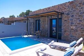 สระว่ายน้ำ