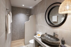 Shower, towels - Varkotopi Villas (Agios Vasileios)