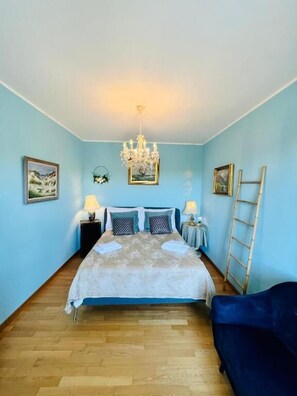 Deluxe-Doppelzimmer, Balkon, Bergblick | Verdunkelungsvorhänge, Bügeleisen/Bügelbrett, kostenloses WLAN