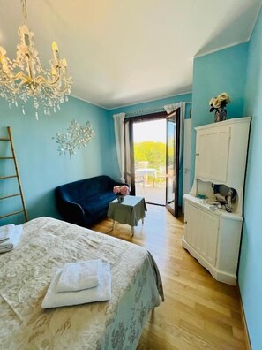 Deluxe-Doppelzimmer, Balkon, Bergblick | Verdunkelungsvorhänge, Bügeleisen/Bügelbrett, kostenloses WLAN