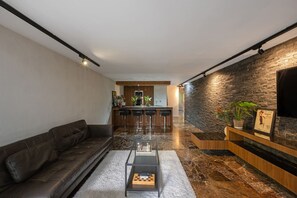 House | 2 bedrooms - Deluxe Apt 24 7 Security Private Terrace (London)