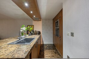 House, Smoking | 2 bedrooms - Deluxe Apt 24 7 Security Private Terrace (London)