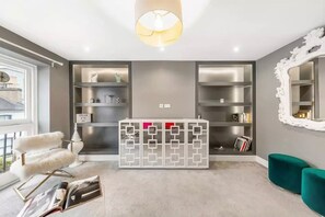 Apartment, Smoking
