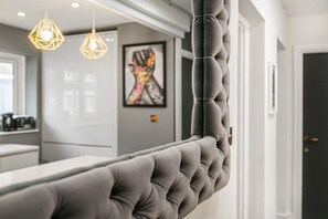 Apartment, Smoking