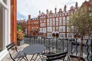 House - Presidential Residence 14ft High Ceilings (London)