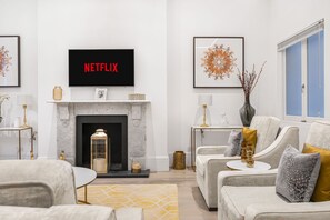 2 bedrooms - 5 Million Knightsbridge Home Harrods Next Door (London)