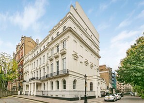 House - Knightsbridge Home Views Over Hyde Park (London)