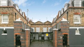 Unclassified image, 5 of 30, button - 2-bed Gated Home Next To Paddington Station (London)