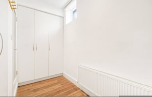 Unclassified image, 3 of 30, button - 2-bed Gated Home Next To Paddington Station (London)