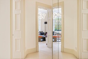 4 bedrooms - 8 Million Home Cadogan Square Access (London)