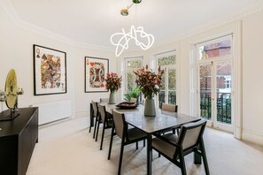 4 bedrooms - 8 Million Home Cadogan Square Access (London)