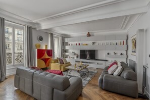 Apartment | 4 bedrooms - Luxury 4 Bed Residence - Next to Arc de Triomphe (Paris)