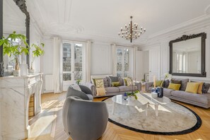 House | 5 bedrooms - The Parisian Beauty in Paris (Paris)