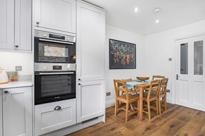 Apartment - Luxury Modern 5-bed Home Maida Vale (London)