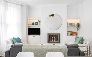 4 bedrooms - Luxury Modern 5-bed Home Maida Vale (London)