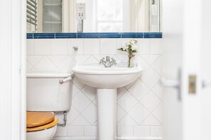 House | 1 bedroom - Stylish 1BR Kensington Home With Balcony (London)