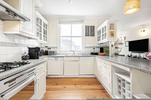 House | 1 bedroom - Stylish 1BR Kensington Home With Balcony (London)