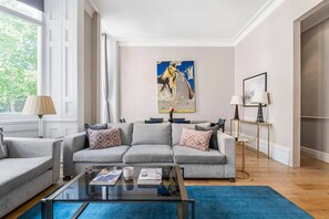 Apartment - Cadogan Square Residence - High Ceilings Balcony (London)