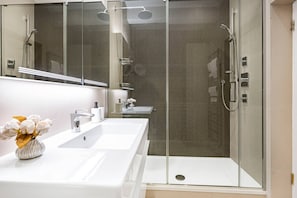 บ้านพัก | 4 ห้องนอน