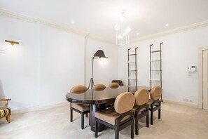 Apartment - Luxury 3BR Mayfair Apartment Near Green Park (London)