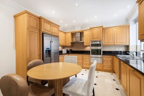 Apartment - Luxury 3BR Mayfair Apartment Near Green Park (London)