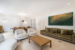 Apartment - Luxury 3BR Mayfair Apartment Near Green Park (London)