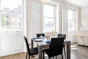 House | 2 bedrooms - Stylish Kensington Home Next To Earl s Court (London)