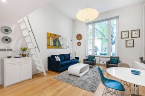 Room - Bayswater Home High Ceilings Transport Links (London)