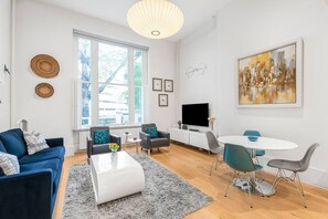 Room - Bayswater Home High Ceilings Transport Links (London)
