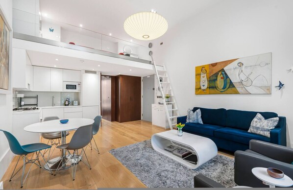 Room - Bayswater Home High Ceilings Transport Links (London)