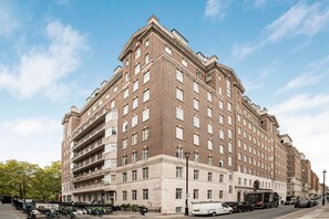 House - Luxury Mayfair Flat on Park Lane Hyde Park Views (London)
