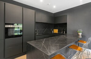 2 bedrooms - Luxury Kensington Penthouse With Huge Roof Terrace (London)