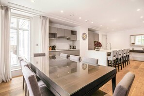 House - Large Mayfair Home Huge Terrace Concierge (London)