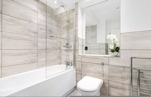 House - 4-bed House Next To Harrods Private Parking (London)