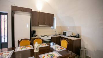 Microwave, coffee/tea maker, high chair, cookware/dishes/utensils