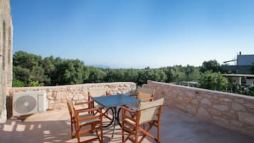 Hus, 1 soverom, røyk, terrasse | Hageutsikt