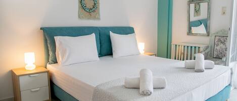 3 bedrooms, free cribs/infant beds, bed sheets