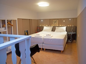 3 bedrooms, free cribs/infant beds, bed sheets - Anaroussa Diros Maisonette (East Mani)